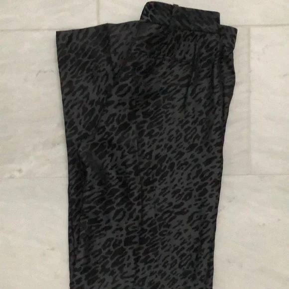 NWT.  Equipment Silk Wide Leg Pants. Very sexy and feminine silk fabric! - Picture 8 of 8